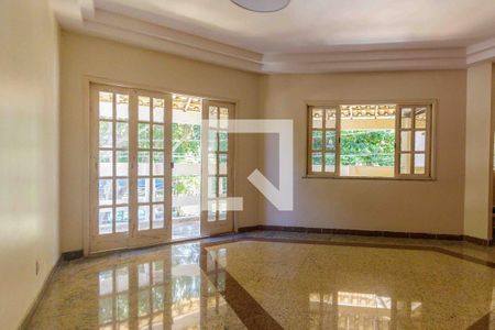 Sala de casa de condomínio à venda com 3 quartos, 297m² em Vargem Pequena, Rio de Janeiro