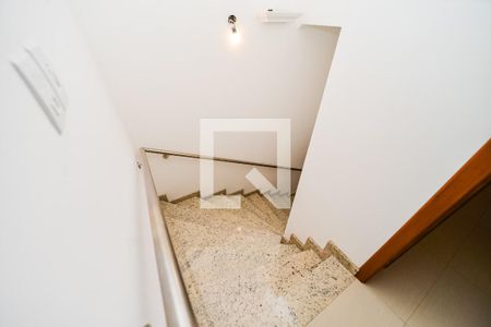 Escada de casa à venda com 3 quartos, 316m² em Jardim Itu, Porto Alegre