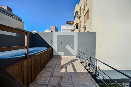 Piscina de casa à venda com 3 quartos, 316m² em Jardim Itu, Porto Alegre