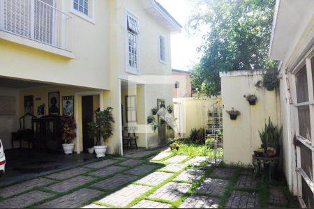 Quintal e Garagem de casa à venda com 5 quartos, 400m² em City América, São Paulo