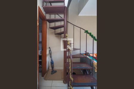 Escada de casa de condomínio à venda com 3 quartos, 90080m² em Vila Nova, Porto Alegre