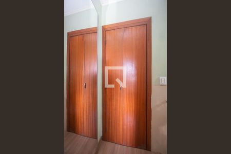 Corredor de casa de condomínio à venda com 3 quartos, 90080m² em Vila Nova, Porto Alegre