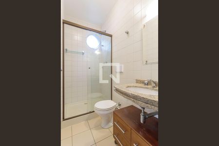 Banheiro da Suíte 1 de apartamento para alugar com 2 quartos, 70m² em Indianópolis, São Paulo
