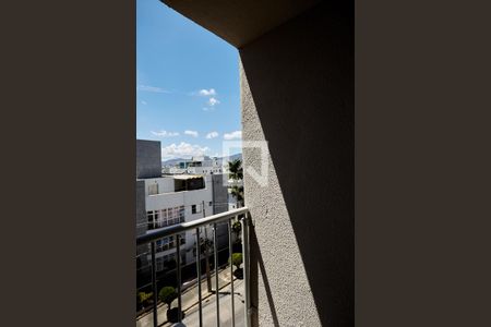 Varanda - Sala/Cozinha de apartamento para alugar com 2 quartos, 52m² em Palmares, Belo Horizonte