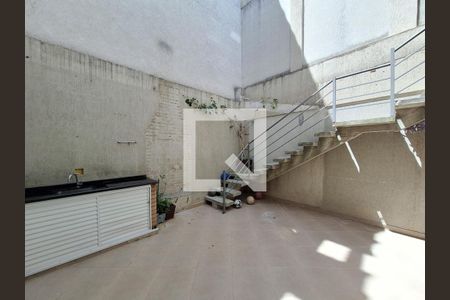 Quintal de casa à venda com 3 quartos, 133m² em Vila Nova Cachoeirinha, São Paulo