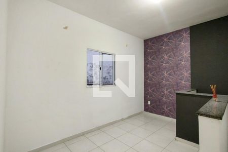 Sala de casa de condomínio para alugar com 2 quartos, 53m² em Samambaia, Praia Grande