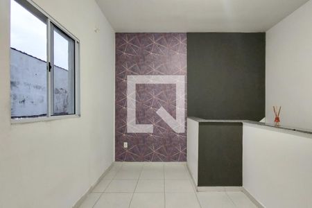 Sala de casa de condomínio para alugar com 2 quartos, 53m² em Samambaia, Praia Grande