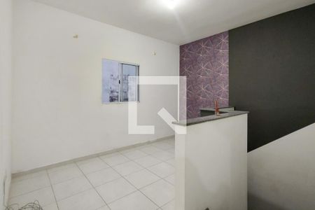 Sala de casa de condomínio para alugar com 2 quartos, 53m² em Samambaia, Praia Grande