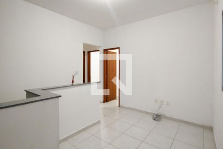 Sala de casa de condomínio para alugar com 2 quartos, 53m² em Samambaia, Praia Grande