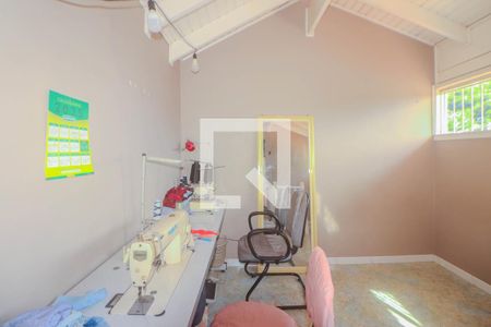 Ateliê de casa à venda com 2 quartos, 175m² em Morro Santana, Porto Alegre