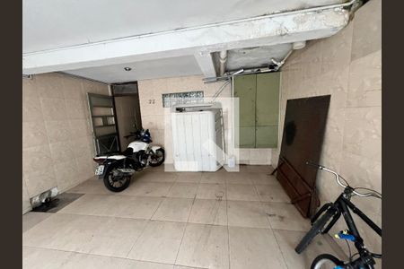Garagem de casa para alugar com 3 quartos, 450m² em Parque Peruche, São Paulo