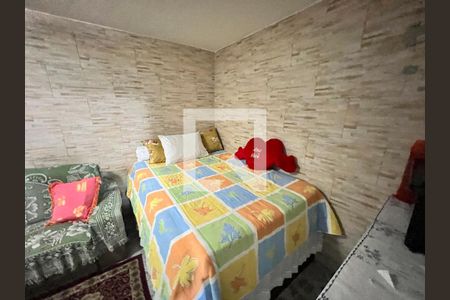 Sala/Quarto de casa para alugar com 3 quartos, 450m² em Parque Peruche, São Paulo