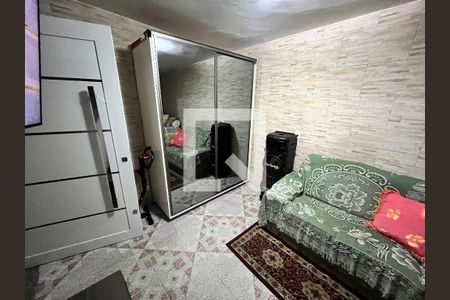 Sala/Quarto de casa para alugar com 3 quartos, 450m² em Parque Peruche, São Paulo
