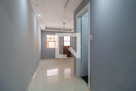 Sala de casa de condomínio para alugar com 1 quarto, 40m² em Guarujá, Porto Alegre