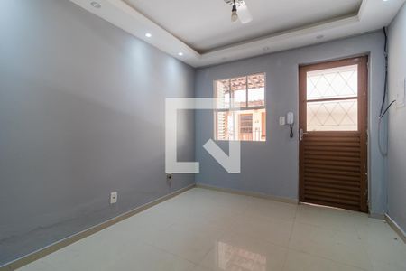 Sala de casa de condomínio para alugar com 1 quarto, 40m² em Guarujá, Porto Alegre