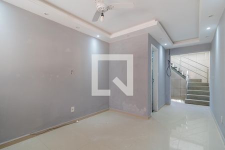 Sala de casa de condomínio para alugar com 1 quarto, 40m² em Guarujá, Porto Alegre