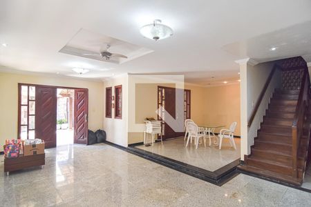 Sala de casa à venda com 5 quartos, 400m² em Itaipu, Niterói