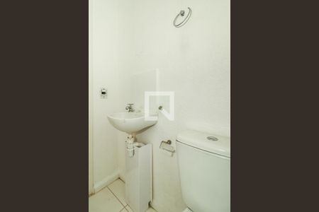 Banheiro de apartamento para alugar com 2 quartos, 45m² em Mário Quintana, Porto Alegre