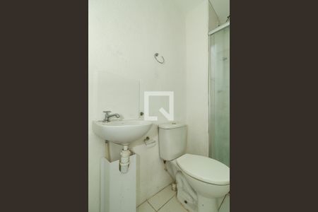 Banheiro de apartamento para alugar com 2 quartos, 45m² em Mário Quintana, Porto Alegre