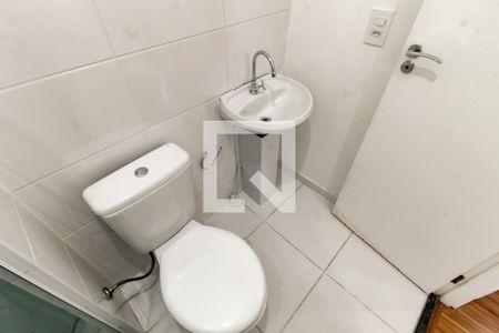 Banheiro de apartamento para alugar com 2 quartos, 40m² em Parque Reboucas, São Paulo