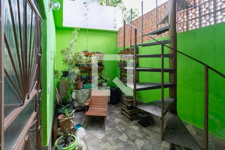Escada de casa para alugar com 2 quartos, 120m² em São Tomaz, Belo Horizonte
