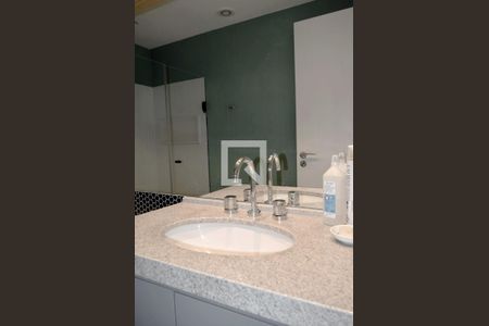 Banheiro de apartamento para alugar com 2 quartos, 72m² em Pinheiros, São Paulo