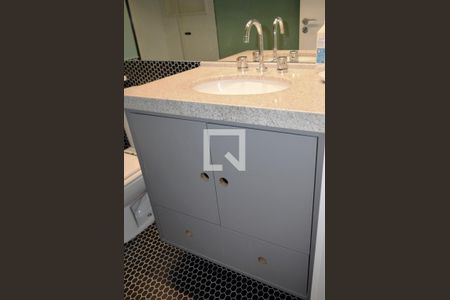 Banheiro de apartamento para alugar com 2 quartos, 72m² em Pinheiros, São Paulo