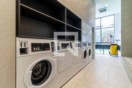 Área comum - Lavanderia de kitnet/studio para alugar com 1 quarto, 25m² em Pinheiros, São Paulo