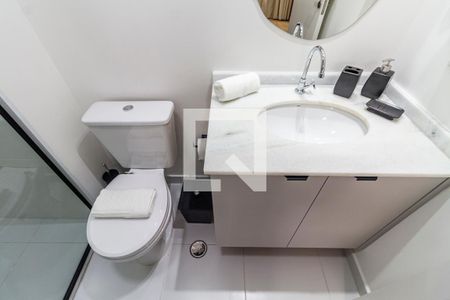 Banheiro de kitnet/studio para alugar com 1 quarto, 25m² em Pinheiros, São Paulo