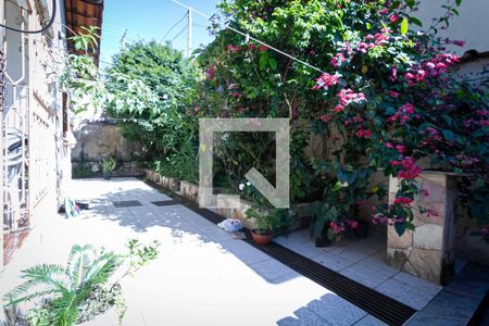 Quintal de casa à venda com 3 quartos, 155m² em Santa Monica, Belo Horizonte