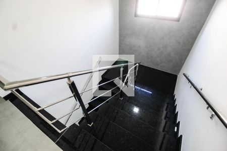 Escada de apartamento para alugar com 1 quarto, 37m² em Carandiru, São Paulo