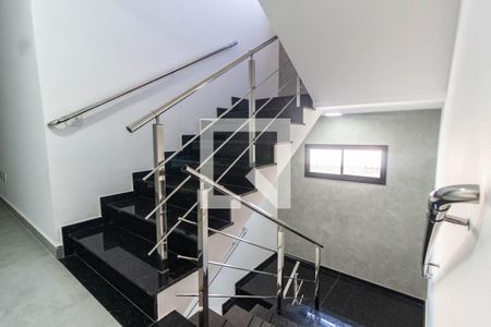 Escada de apartamento para alugar com 1 quarto, 32m² em Carandiru, São Paulo