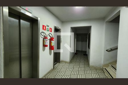 Escada de apartamento para alugar com 1 quarto, 35m² em Aparecida, Santos