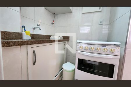 Cozinha de apartamento para alugar com 1 quarto, 35m² em Aparecida, Santos