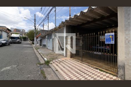 Fachada e plaquinha de casa para alugar com 2 quartos, 140m² em Jardim Jaú (zona Leste), São Paulo