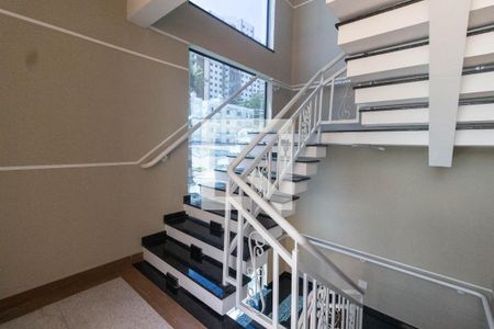 Escada de apartamento para alugar com 2 quartos, 38m² em Lauzane Paulista, São Paulo