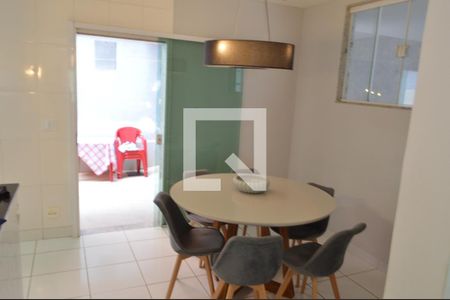 Cozinha  de casa de condomínio à venda com 4 quartos, 200m² em Taquara, Rio de Janeiro