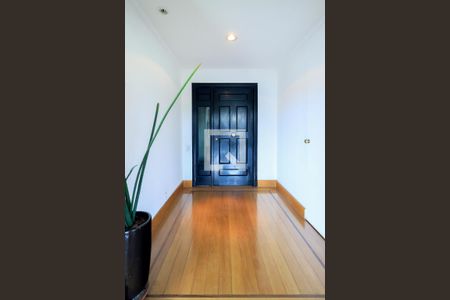 Hall de entrada de apartamento para alugar com 4 quartos, 350m² em Real Parque, São Paulo