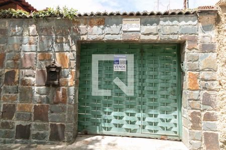 Plaquinha de casa à venda com 3 quartos, 360m² em Itapoã, Belo Horizonte
