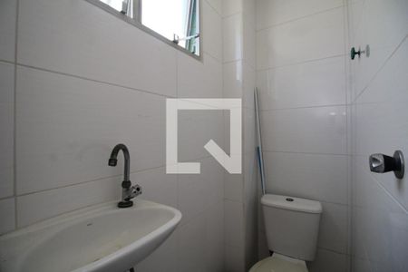 Banheiro de serviço de apartamento para alugar com 3 quartos, 85m² em Barra da Tijuca, Rio de Janeiro