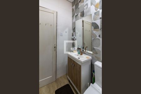 Banheiro Social de casa à venda com 3 quartos, 110m² em Teresópolis, Porto Alegre