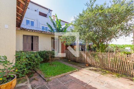 Quintal de casa à venda com 3 quartos, 110m² em Teresópolis, Porto Alegre