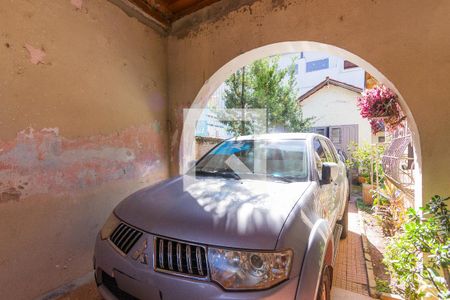 Garagem de casa à venda com 3 quartos, 110m² em Teresópolis, Porto Alegre