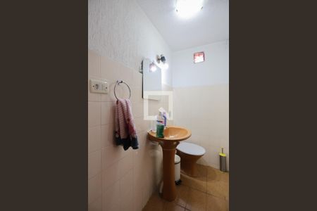 Banheiro de serviço de casa à venda com 2 quartos, 60m² em Vila Amélia, São Paulo