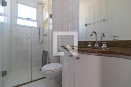 Banheiro da Suíte 02 de apartamento para alugar com 3 quartos, 135m² em Vila Brandina, Campinas