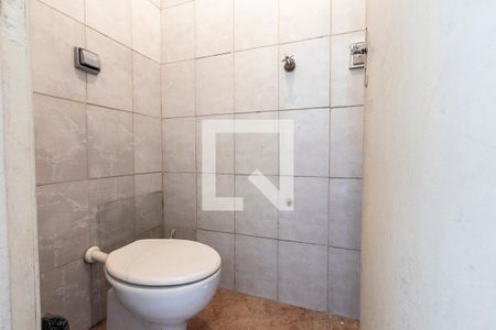 Banheiro de Serviço de casa à venda com 3 quartos, 250m² em Alto da Lapa, São Paulo
