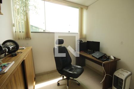 Escritório de casa à venda com 3 quartos, 200m² em Parque Sao Jose, Belo Horizonte