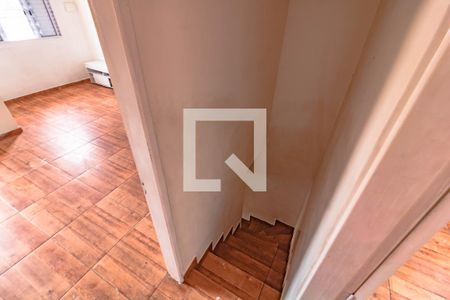 Escada de casa para alugar com 3 quartos, 150m² em Vila do Encontro, São Paulo