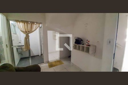 Sala de casa para alugar com 2 quartos, 48m² em Recanto das Rosas, Osasco