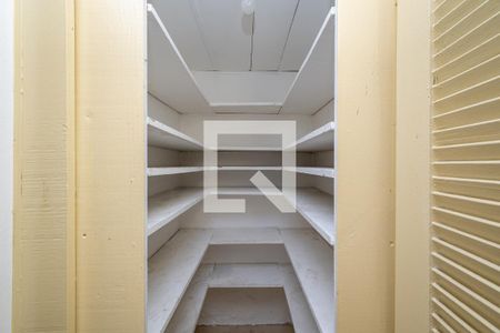 Despensa de casa à venda com 3 quartos, 180m² em Vila Fachini, São Paulo